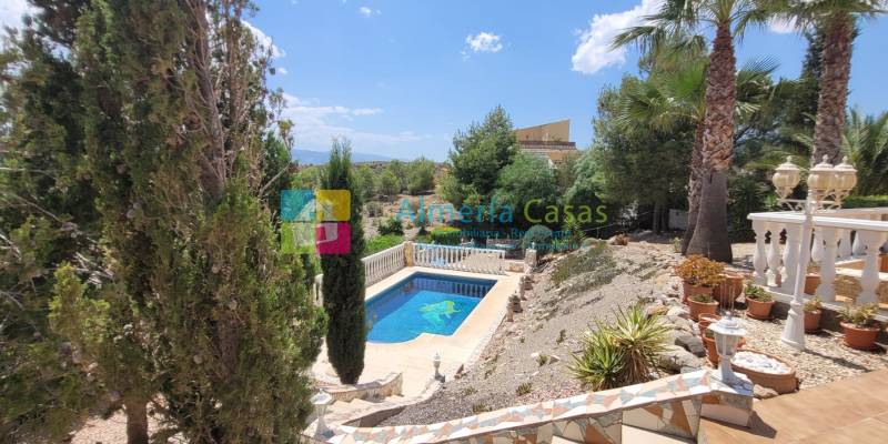 Live in the countryside with all the comforts of home in this picturesque villa for sale in La Piedra Amarilla: a rural gem in the province of Almeria